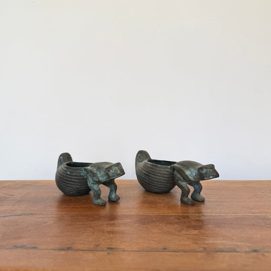 A pair of bronze Frogs Pulling Conch Shell